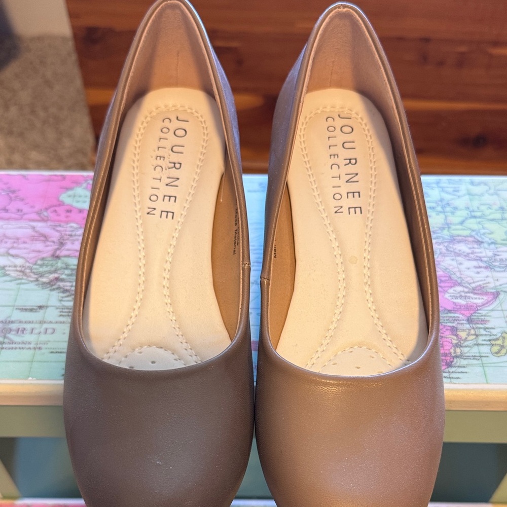 Journee Collection Women's Two-Tone Heels